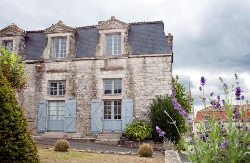 Château de Saussignac gîte à louer Le Maine