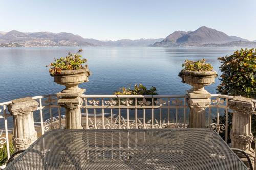 Villa Niobe - Exclusive Lakefront Apartment With Private Beach - Stresa