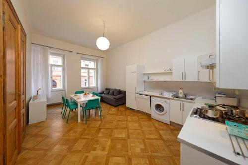 Apartment Manesova 4 - image 4