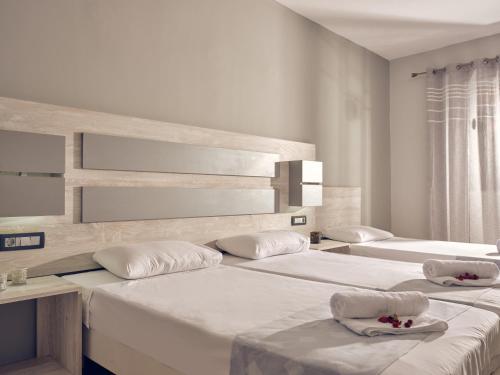 Aeon Hotel Aeon Hotel is a popular choice amongst travelers in Zakynthos Island, whether exploring or just passing through. The property offers a wide range of amenities and perks to ensure you have a great time