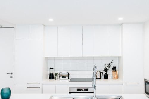Kerridge St Apartments by Urban Rest - 주방