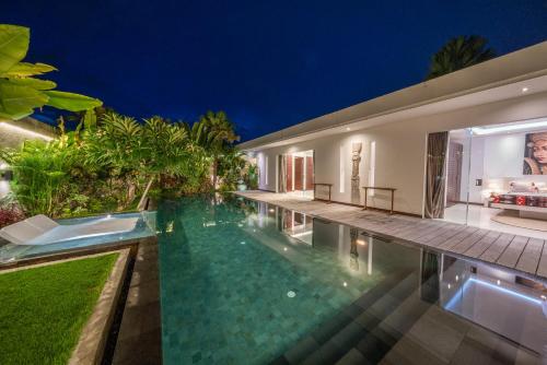 Three-Bedroom Villa with Private Pool image 10