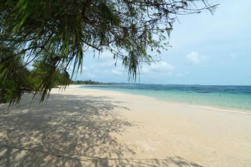 Beach, Anantara Desaru Coast Resort and Villas in Desaru Beachfront