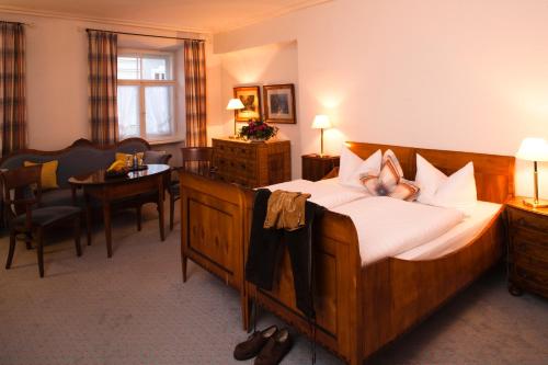 1 queen bed