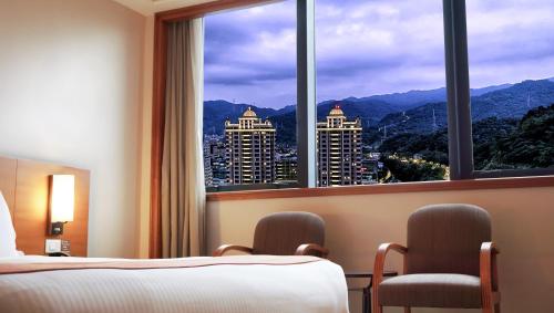 room detail thumbnail 1