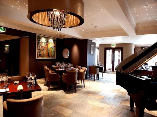 المرافق, The Mansefield Hotel in ايلجين