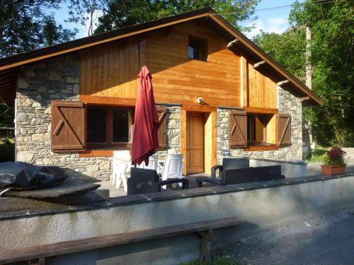 A szálláshely kívülről, Chalet Le Fario, Bain nordique in Lourdes Városközpont