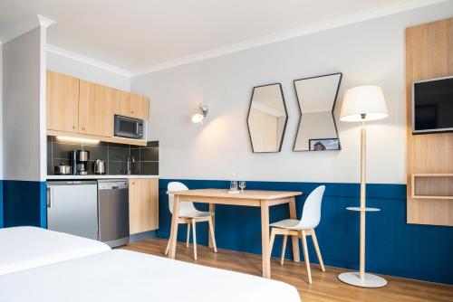 2 twin beds