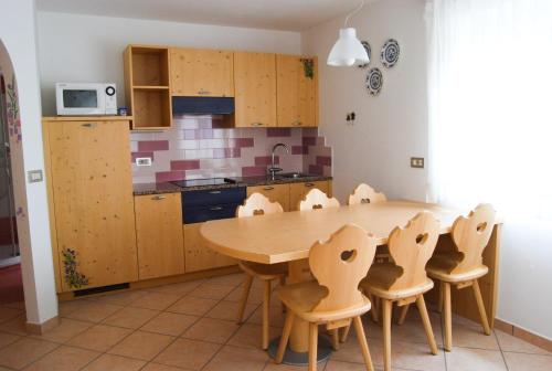 2 bedrooms, 3 beds