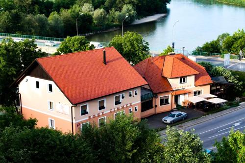 Guesthouse ob Sotočju Budič - image 6