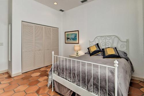 Mediterranean Home with Own Pool and Beach Access - image 6