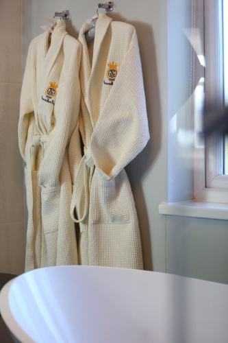 Grimscote Manor Hotel - image 7