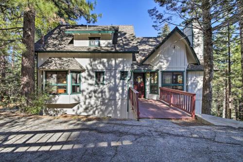 Spacious Lake Arrowhead Home with 2 Decks and Views in Twin Peaks