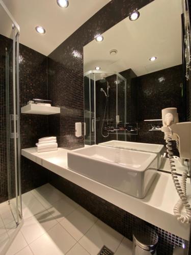 Standard Single Room image 2