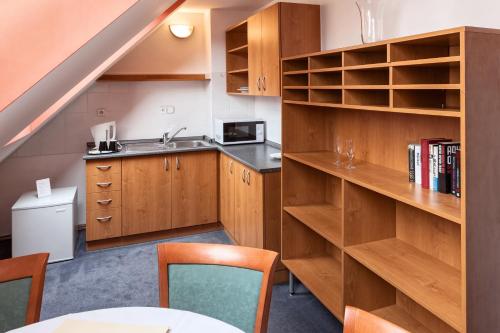 Kitchen, Hotel Augustus Et Otto near Vysehrad National Cultural Monument