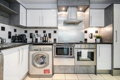 WelcomeStay Vauxhall St Georges Wharf 2 Bedroom Apartment - image 12
