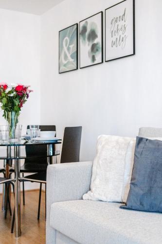 WelcomeStay Vauxhall St Georges Wharf 2 Bedroom Apartment - image 13
