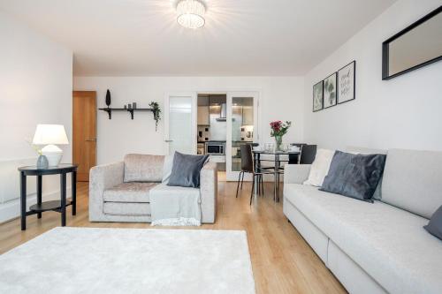 WelcomeStay Vauxhall St Georges Wharf 2 Bedroom Apartment - image 4