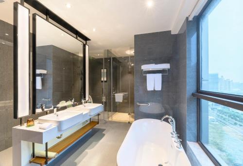 room detail thumbnail 2