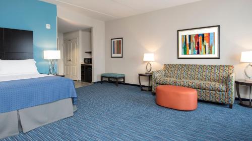 Holiday Inn Indianapolis Airport, an IHG Hotel