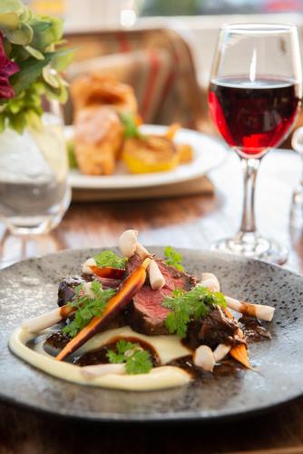 Cotswold Lodge Classic Hotel - image 13