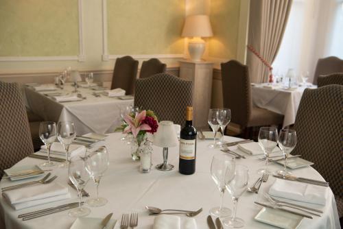 Cotswold Lodge Classic Hotel - image 9