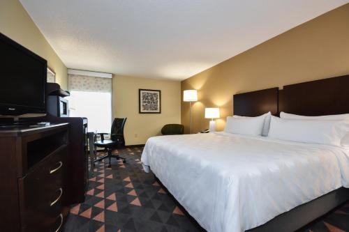 Holiday Inn Lumberton an IHG Hotel - image 3