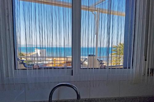 Apartment with Sea View image 8