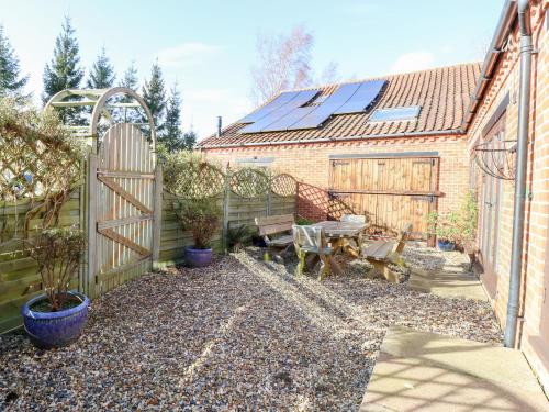 Stable Cottage Thetford - image 11