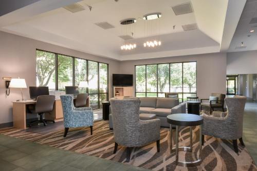 Holiday Inn Lumberton an IHG Hotel - image 4