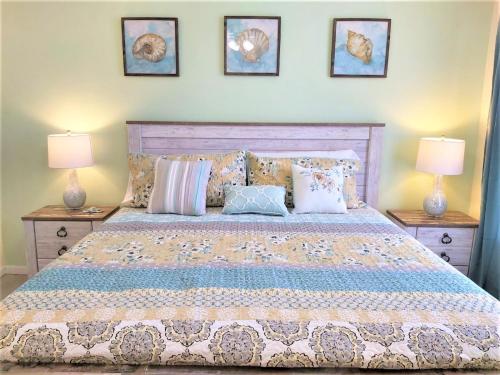 WFH Away from Home! FREE Wi-Fi and Parking, 4mi to Clearwater Beach in Clearwater, USA
