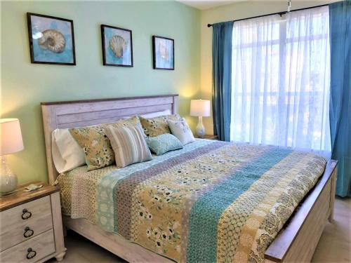 WFH Away from Home! FREE Wi-Fi and Parking, 4mi to Clearwater Beach thumb 3