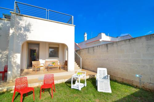 Villa Mina con giardino a Torre Colimena