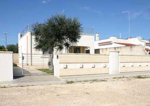 Villa Mina con giardino a Torre Colimena