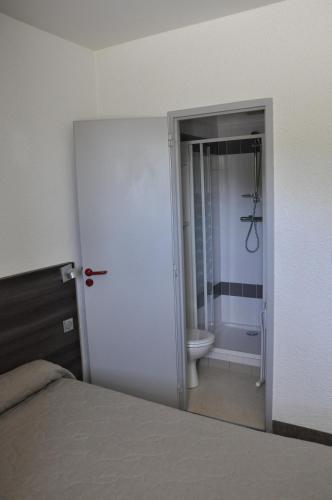 2 twin beds