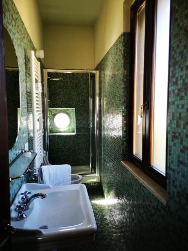 Bathroom, Tenuta Corigliano in Rignano Garganico
