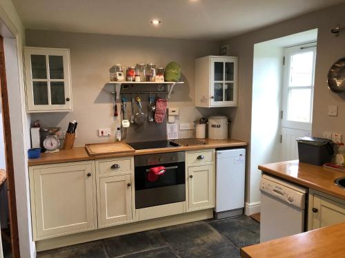 Зручності, Charming cottage with loch and hill views nr Edinburgh in Cobbinshaw