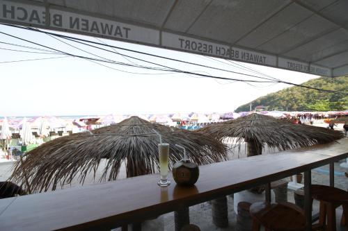 Tawaen Beach Resort near Koh Lan
