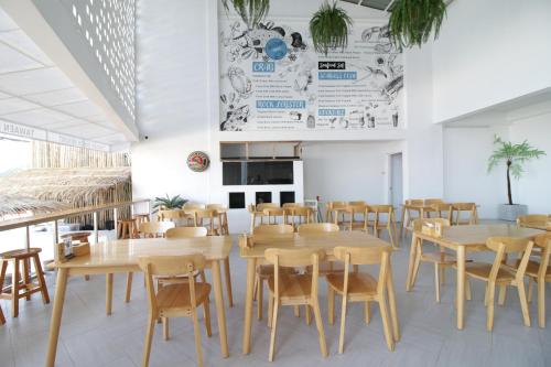 Tawaen Beach Resort near Koh Lan