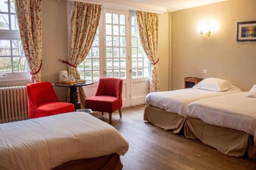 1 double bed, 1 twin bed