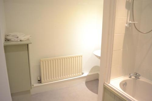Bathroom, Halfway House in Powick