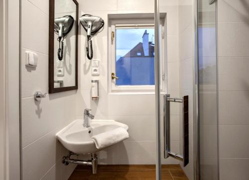 Triple Room Attic with Air Conditioning image 5