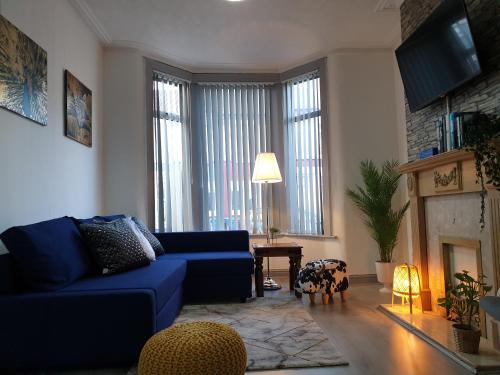 Superb Spacious House For Contractors & Families & Private Parking By Liverpool Short Stay near Casbah Coffee Club