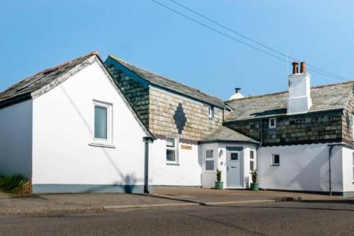 Sandown 4 Bedroom House St Teath, Lanteglos, Cornwall