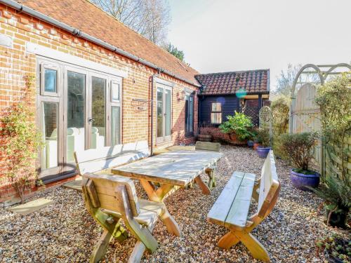 Stable Cottage Thetford - image 13