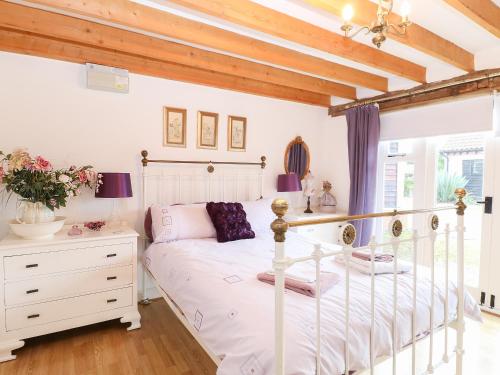 Stable Cottage Thetford - image 9
