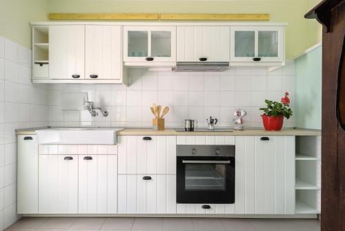 THE MONTEVECCHIA HOME - FRIDA APARTMENT in Montevecchia
