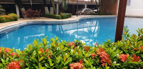 Swimming pool, Hotel El Rancho in María Luisa