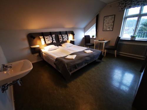 2 twin beds