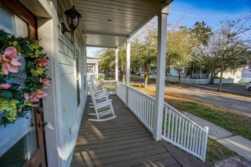 Ideal Location! Perfect for Graduations and Lowcountry Getaways!